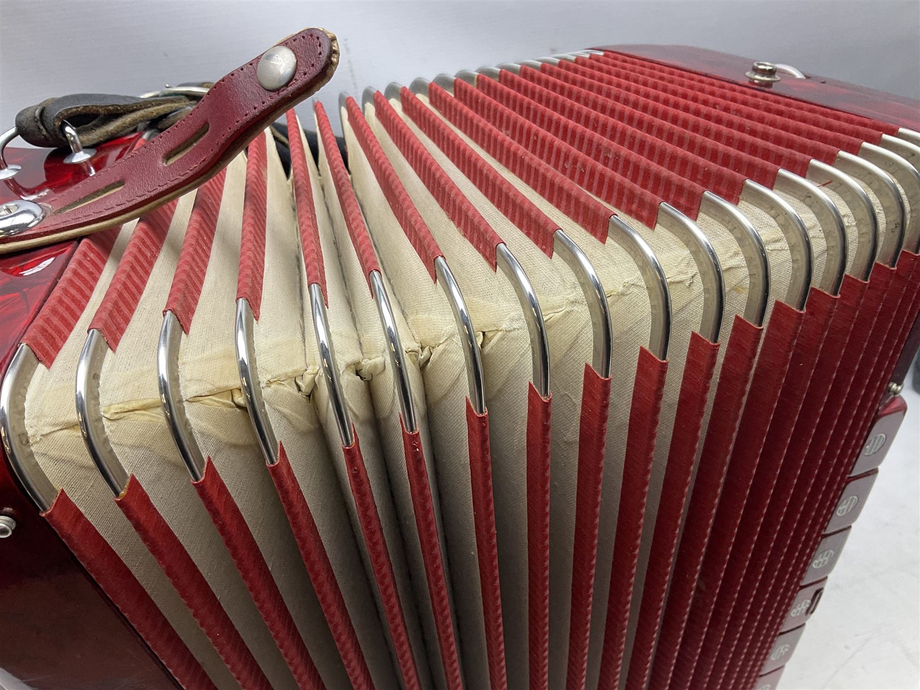 Clinkscale Crucianelli piano accordion in red pearline | Musical