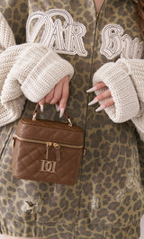 ゴールドパーツ】キルティングスクエアミニバッグ – Darich (ダーリッチ)