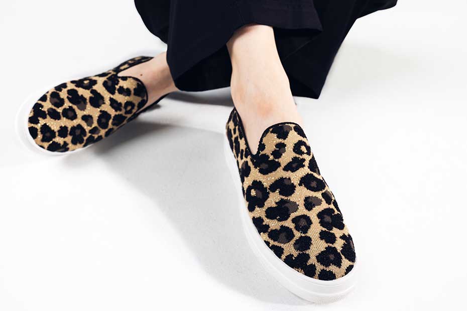 ダイアナからサステナブルな取り組みに特化した ニットシューズの新