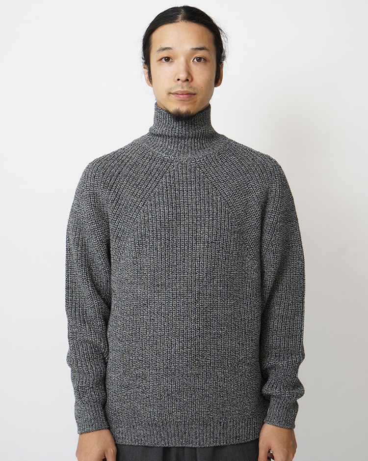 SIGNATURE TURTLE NECK / IVORY × BLACK | BATONER (MEN)(バトナー