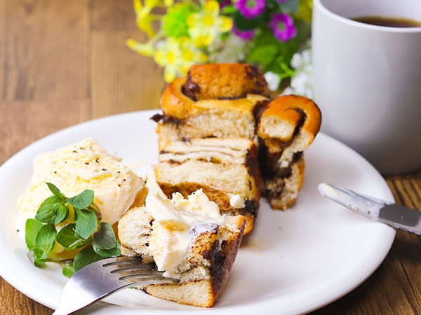 業）24個入 北欧カフェのシナモンロール: クロワッサン・パン｜上質