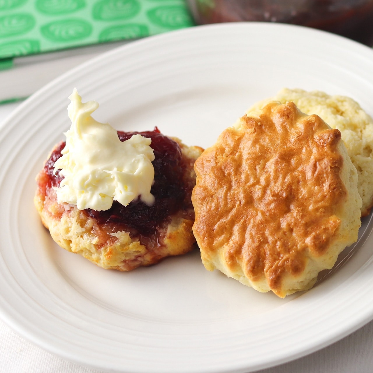 5つ星ホテルのコーニッシュ クロテッドクリーム: ジャム＆バター｜上質