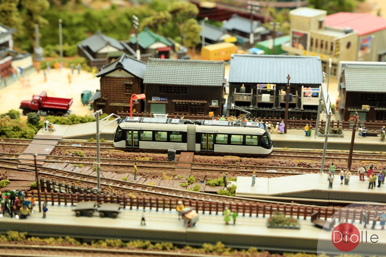 Kato 富山市内電車環状線9001〈セントラム〉白- Diocolle