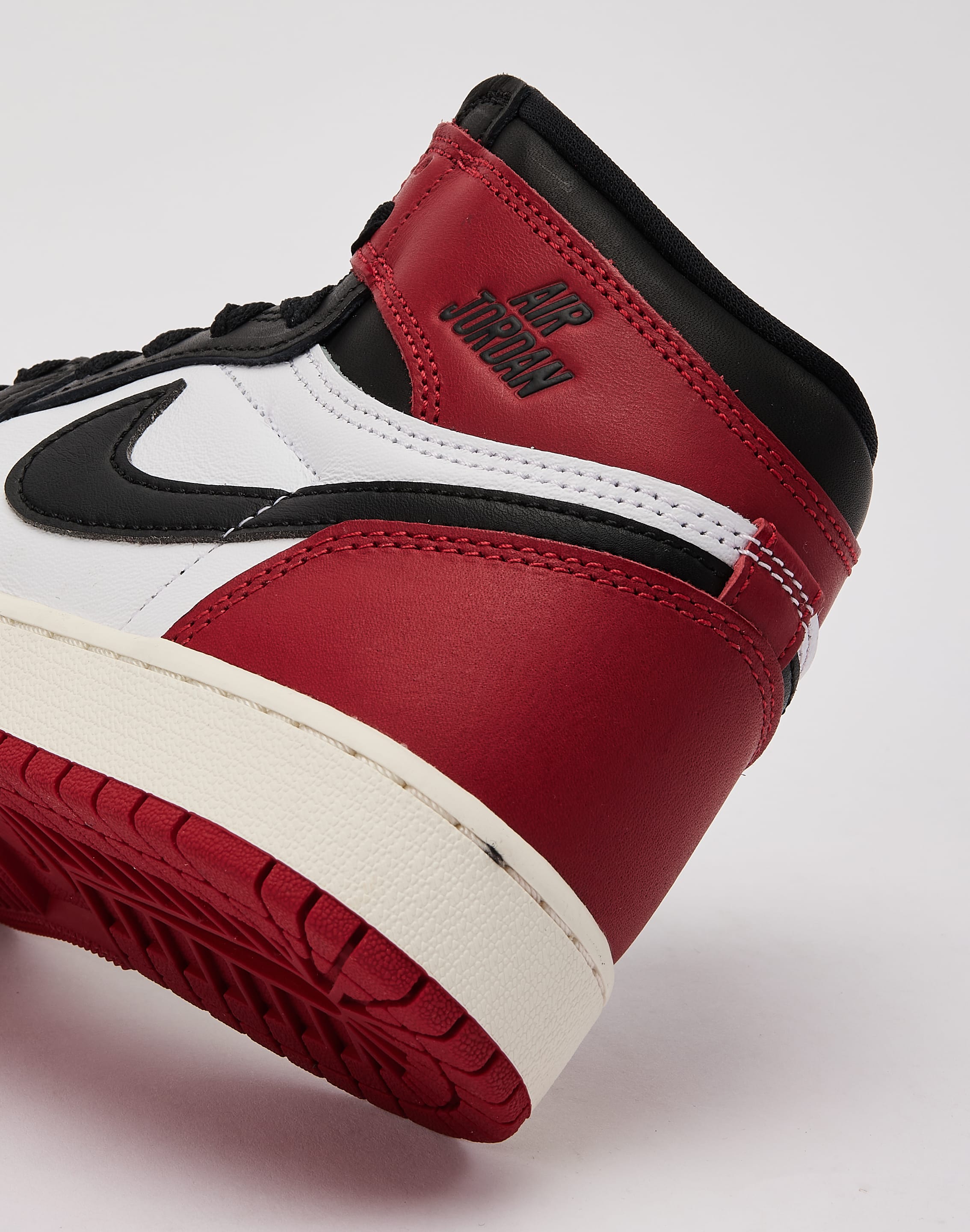 Jordan Air Jordan 1 Retro High OG 'Black Toe Reimagined' Grade