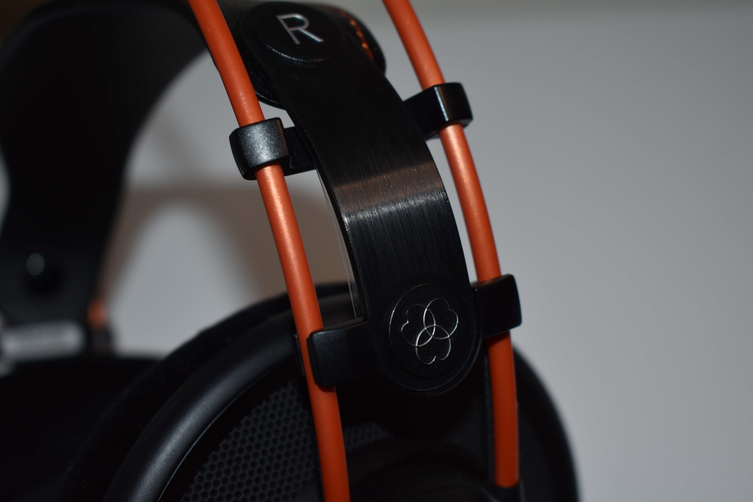 モニター環境をレベルアップさせるAKGのハイエンドなモニター