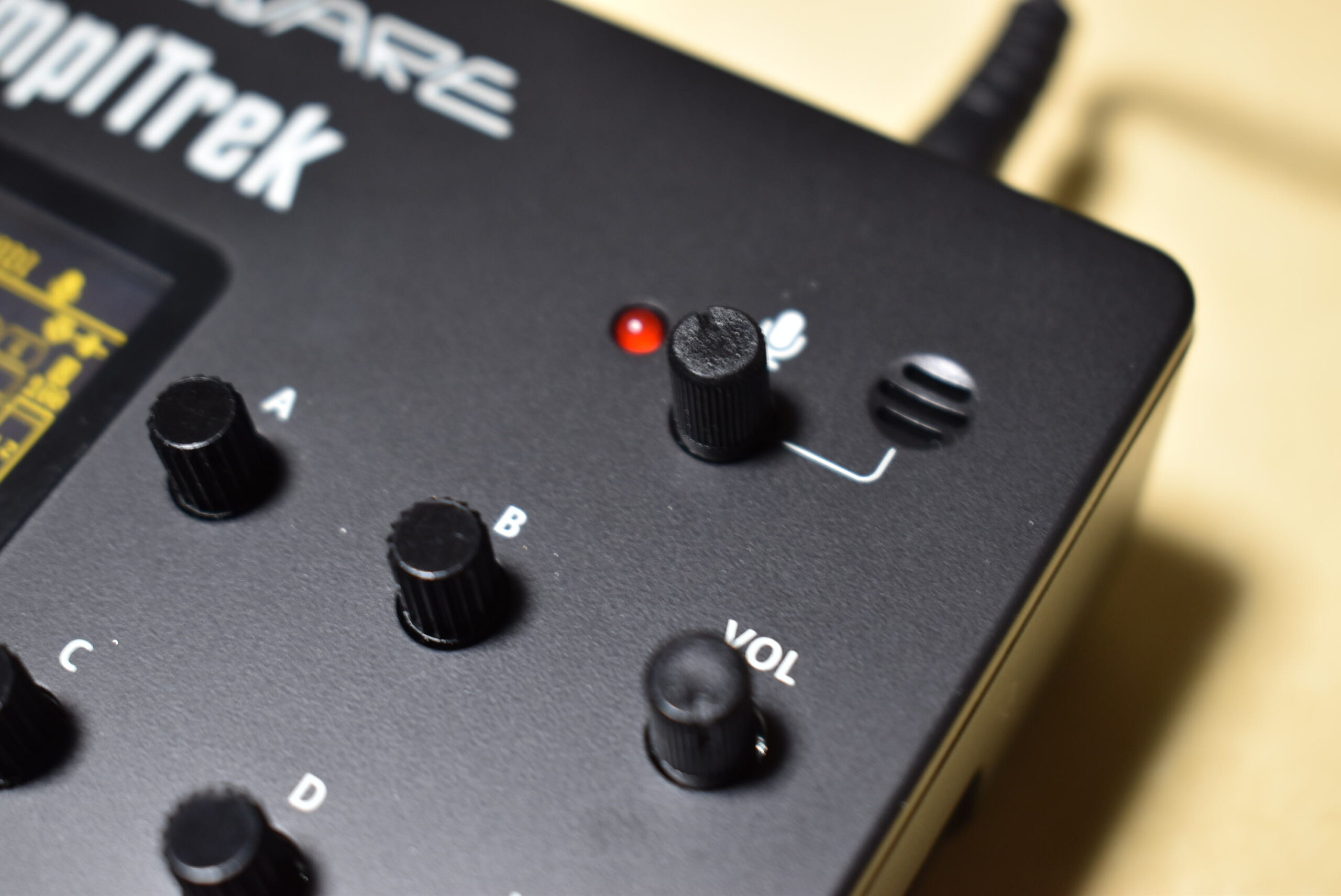 ゲームボーイ風のDAWマシン、SmplTrekが2.0にバージョンアップ！外で