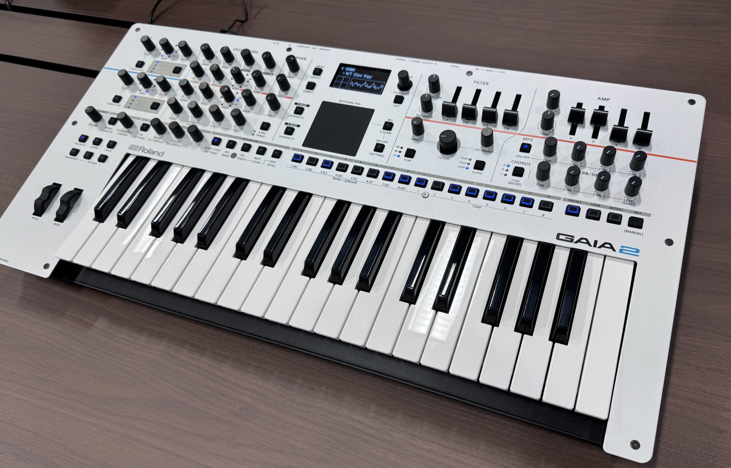 ウェーブテーブルとバーチャル・アナログの2つのエンジンを搭載した