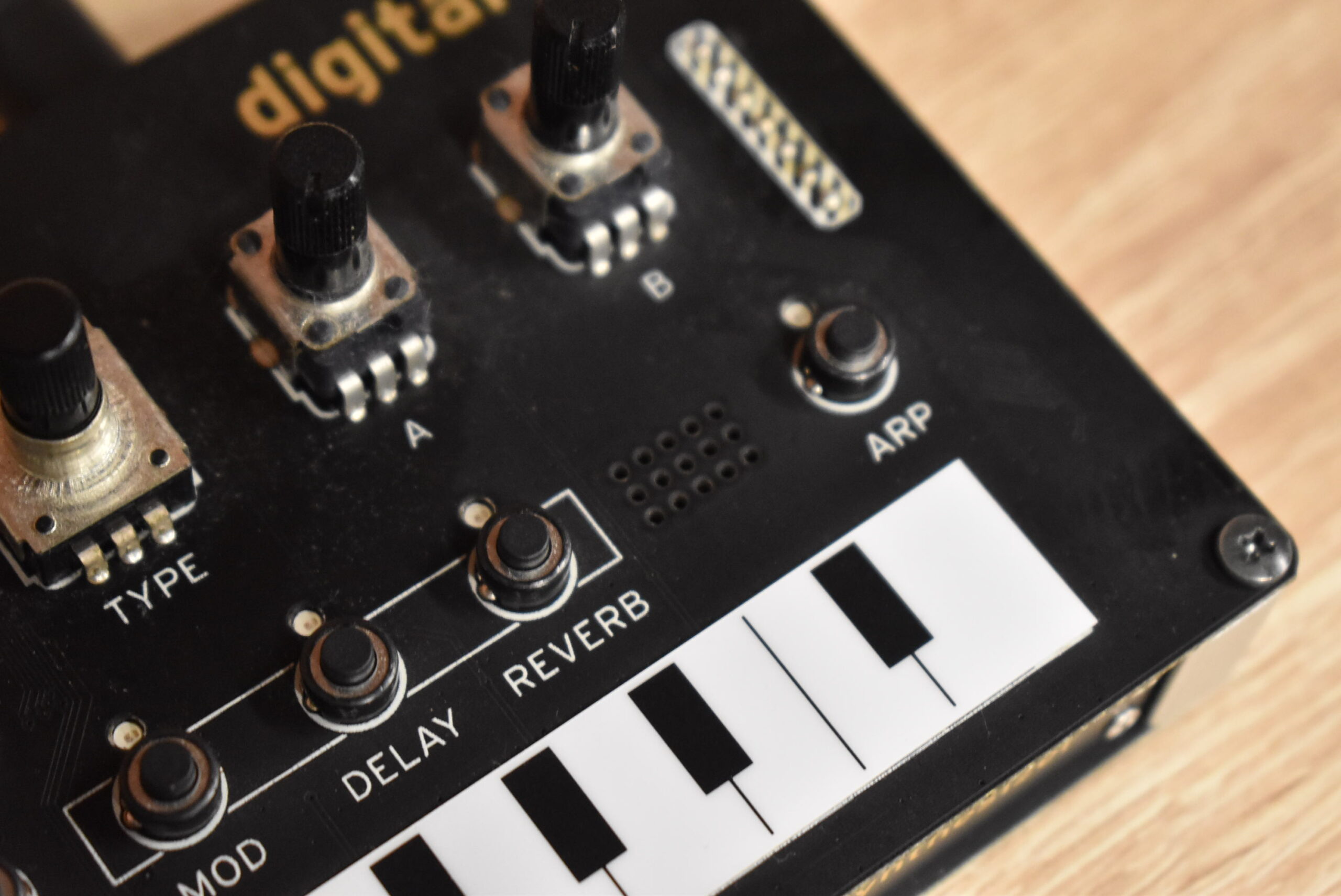 手のひらサイズのシンセが大幅に機能強化して帰ってきた！KORG NTS-1