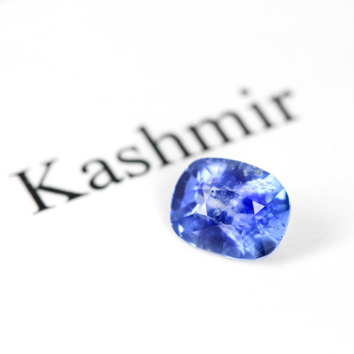 世界でも最も高価な宝石のひとつ、カシミールサファイアが幻と言われる