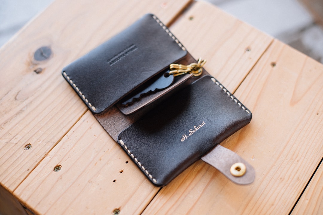 カードポケット付きのキーケース | ハンドメイド革小物のDuram Factory