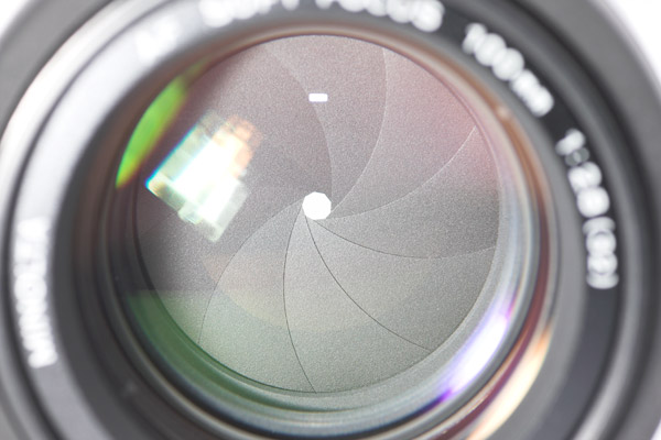 Minolta AF 100mm F2.8 Soft A-mount lens info