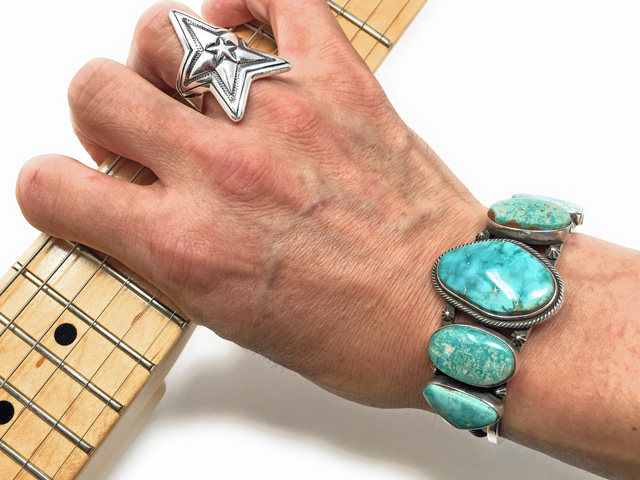 ナバホ 02-0278 アイヴァン・ハワード作 フォックス・ターコイズ 5連