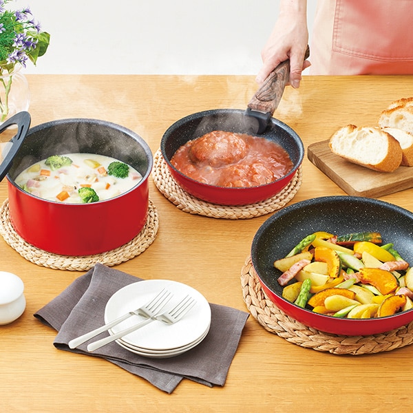 取っ手のとれるツーミリオンフライパン7点セット: キッチン／は