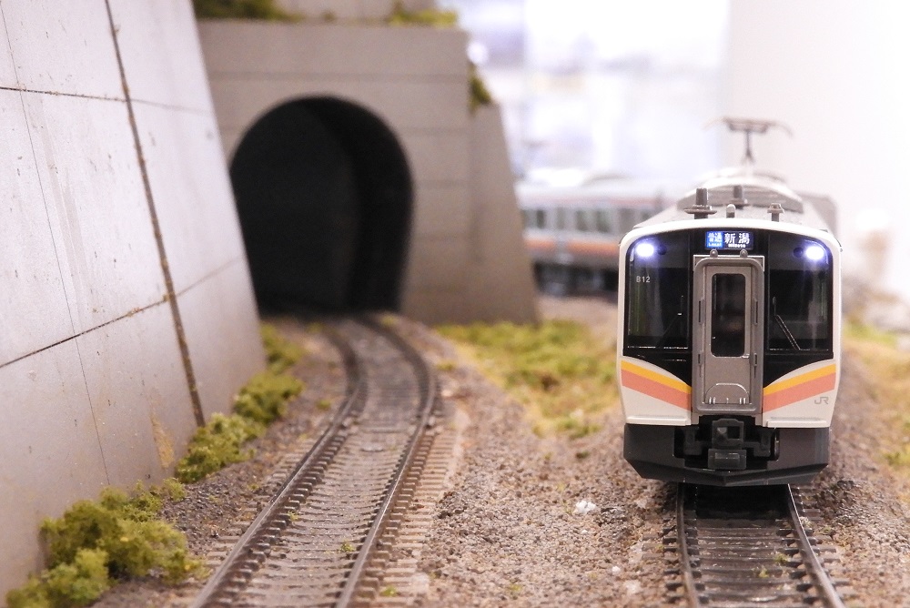 KATO鉄道模型オンラインショッピング E129系0番台 4両セット: □現在