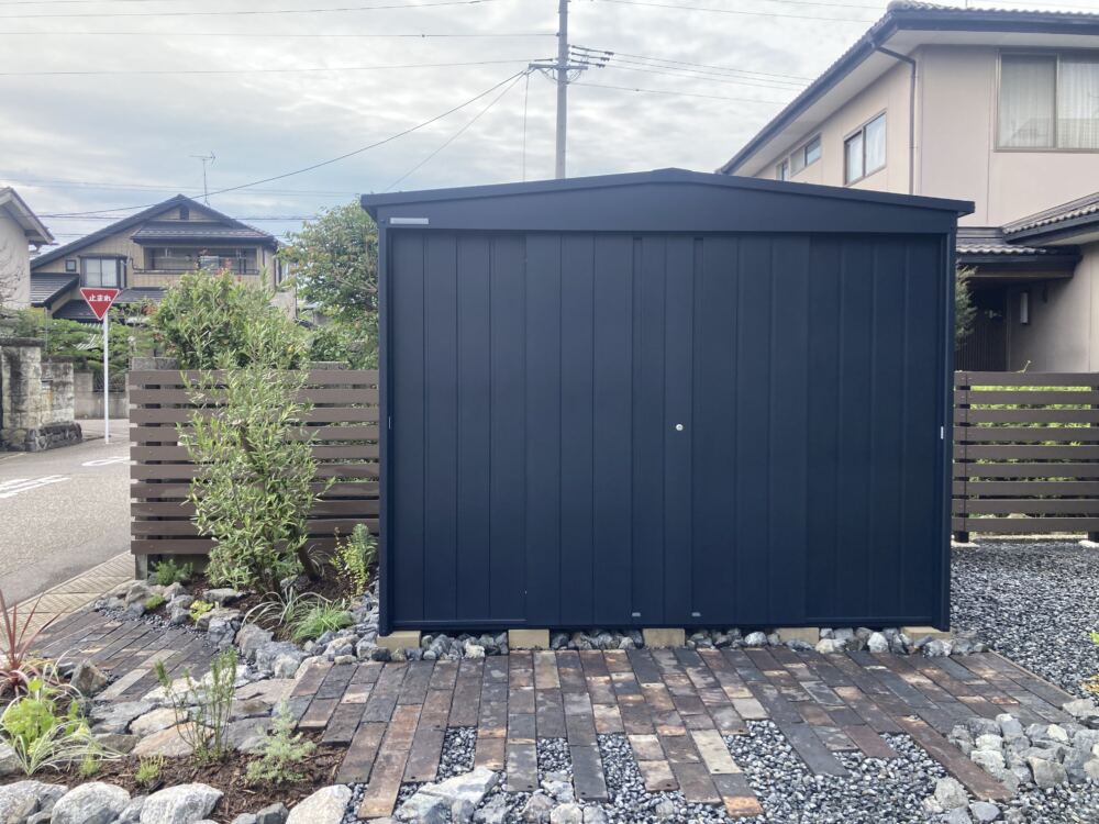 マツモト物置 MN-2618 × ヴィンテージ感あるロックガーデン – 施工実績
