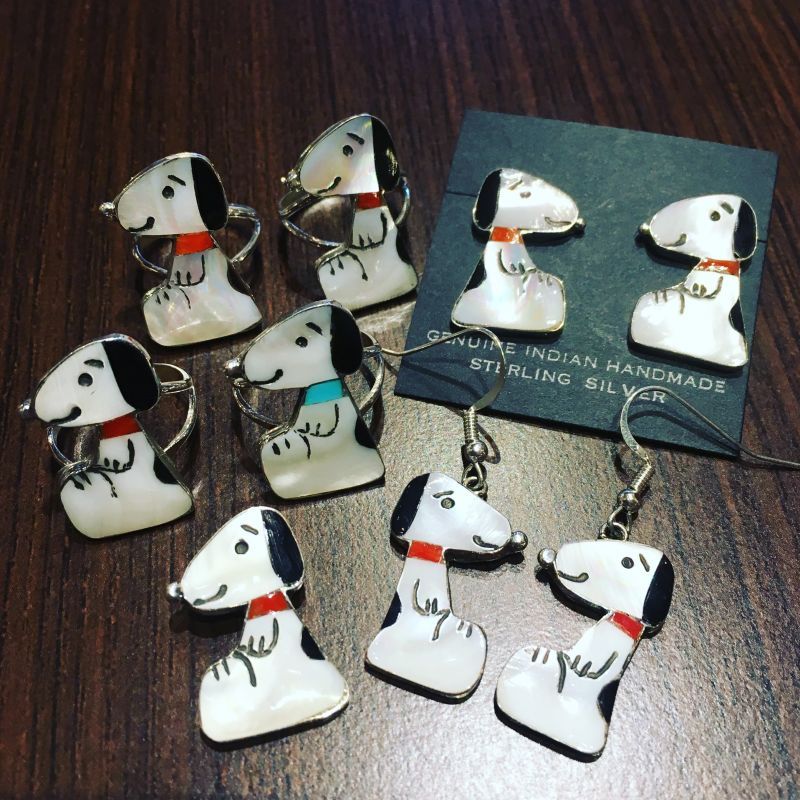 大人気のスヌーピーをモチーフにしたズニ族「Shenel・Comosona」作