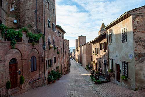 レオナルドの生誕地ヴィンチ村ツアー】フィレンツェ発現地ツアー