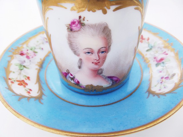 セーヴルスタイル 貴婦人肖像画 カップ＆ソーサー - 薔薇と天使の