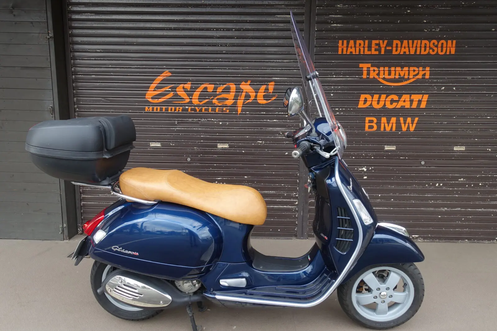 VESPA GTS250ie Fスクリーン Rボックス付き！ | Escape Bike
