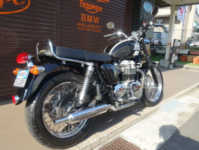 TRIUMPH ボンネビルT100 大和ステンレスキャプトンマフラー | Escape Bike