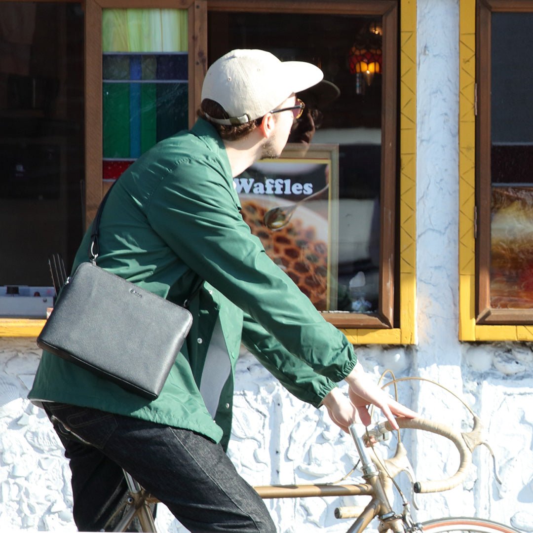 Evoon みがるサコッシュレザー【ブラック 3営業日以内に発送/ダーク