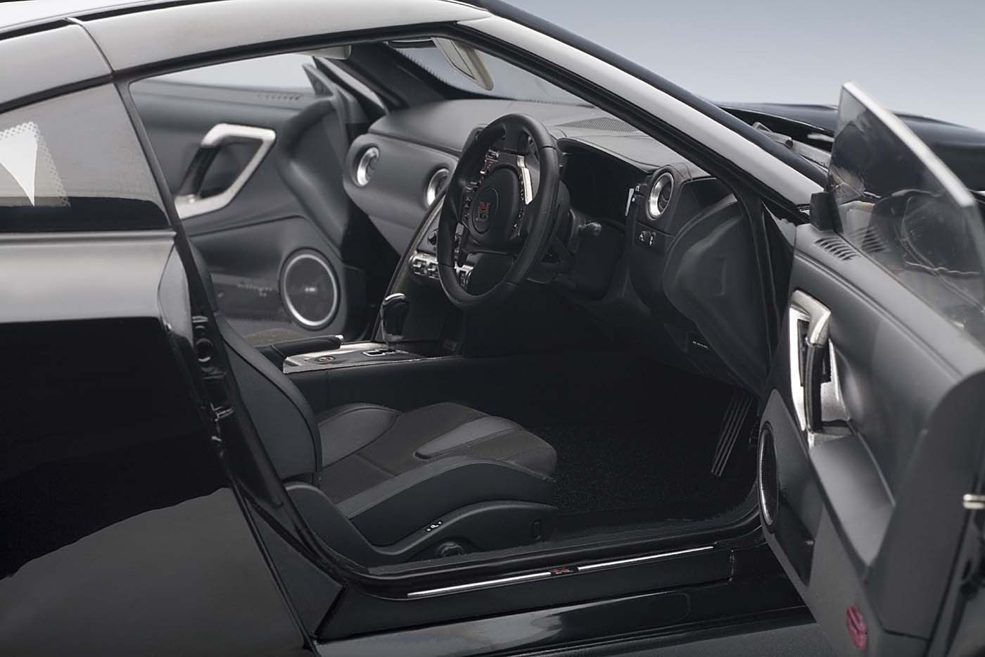 AUTOart die-cast model Nissan GT-R (R35) Super Black Premium