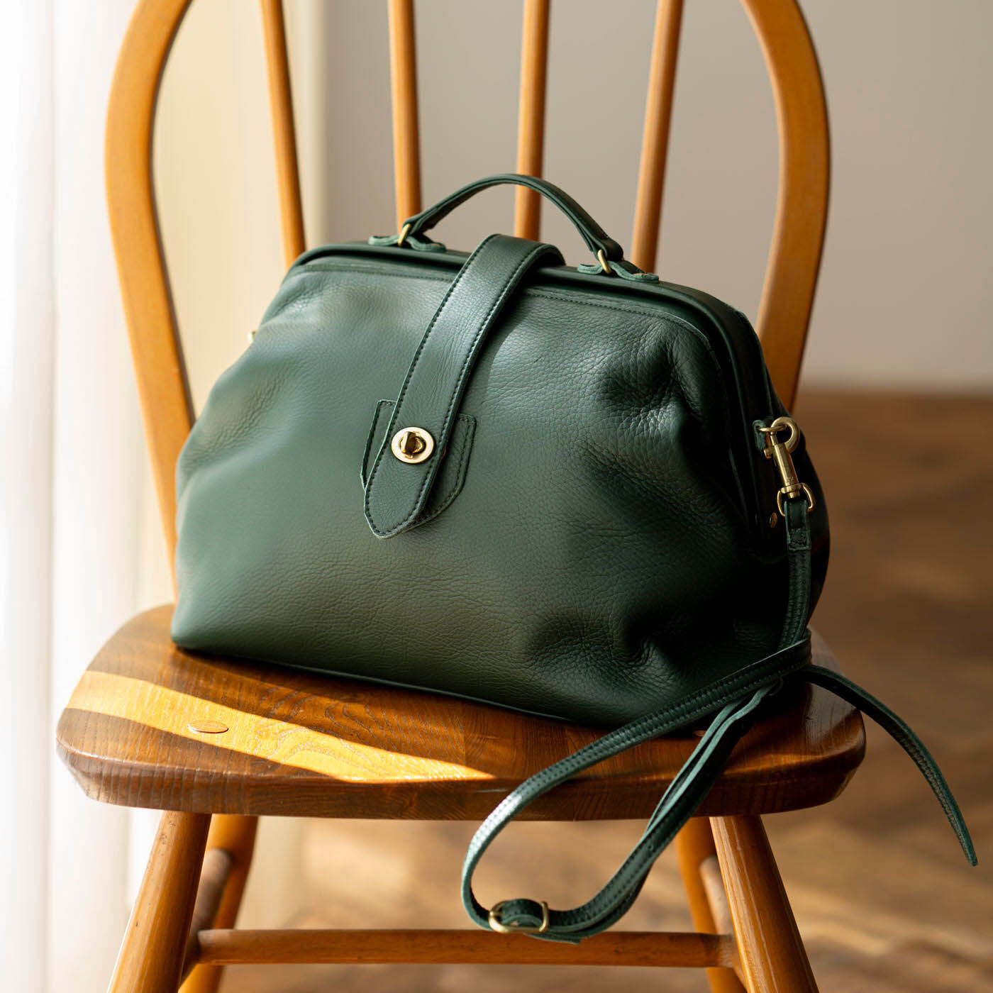 プランナー山猫が作った 職人本革のミドルダレス〈フォレストグリーン