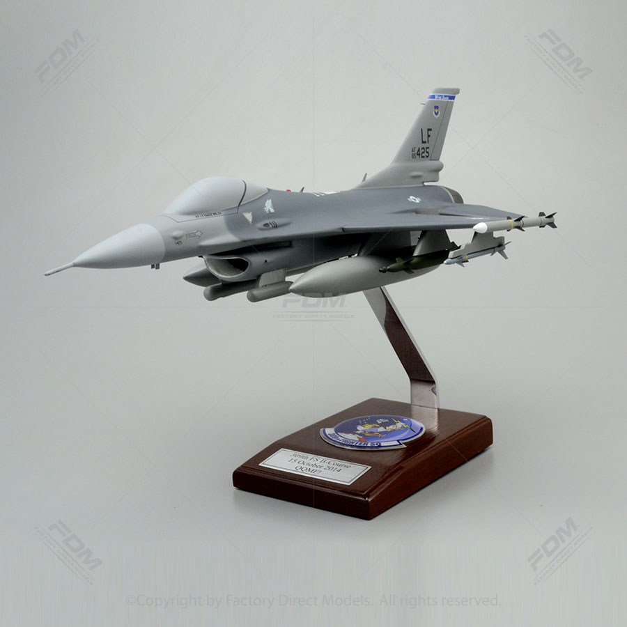 1442555717_lockheed_f_16_falco