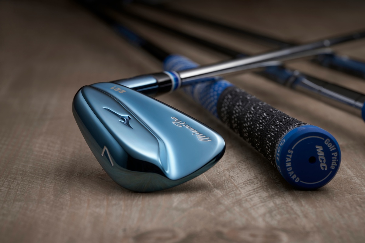 Limited edition Mizuno Pro 221 muscleback, in a stunning blue IP