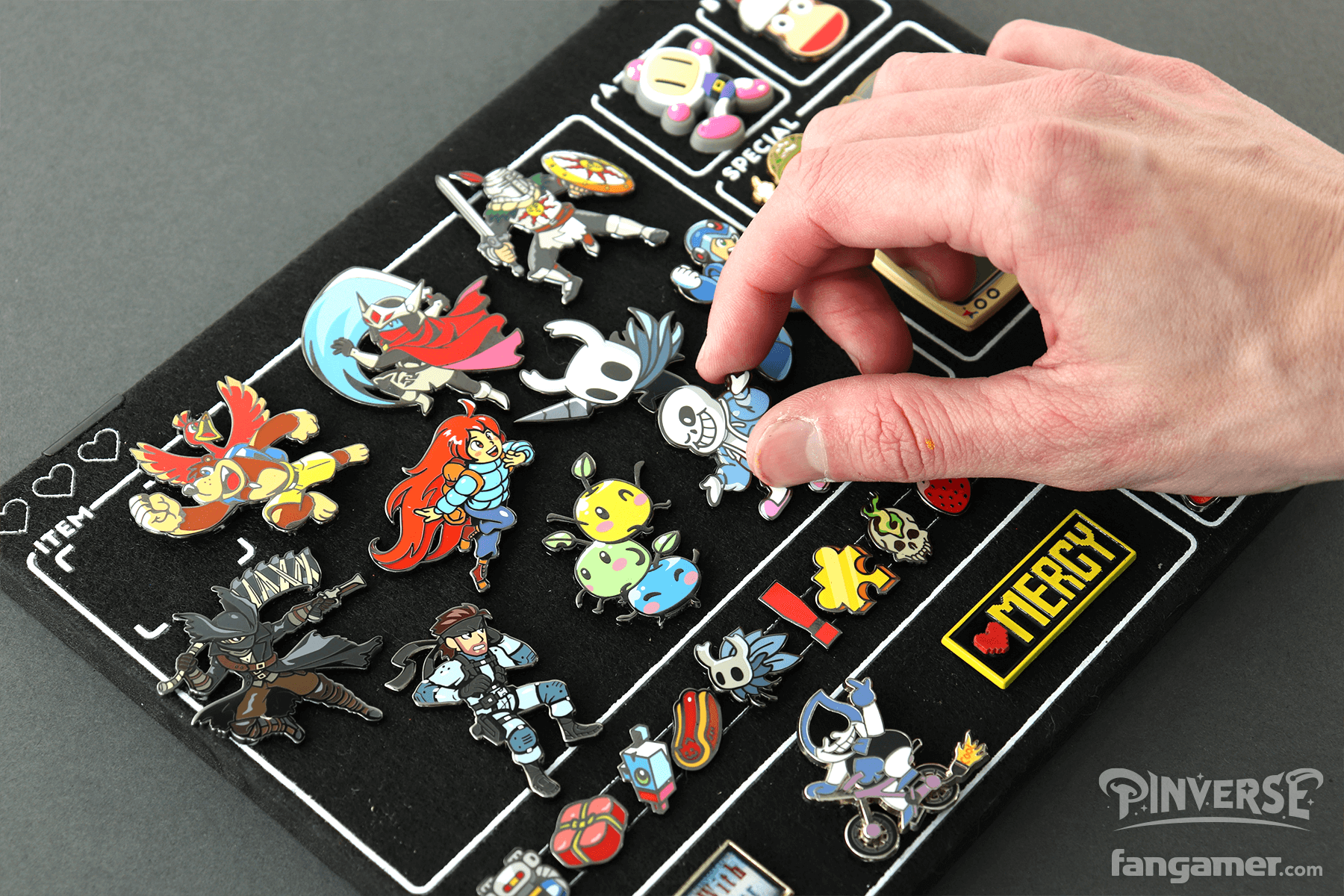 PINVERSE」－ 狩人 ピンバッジパック - Fangamer Japan