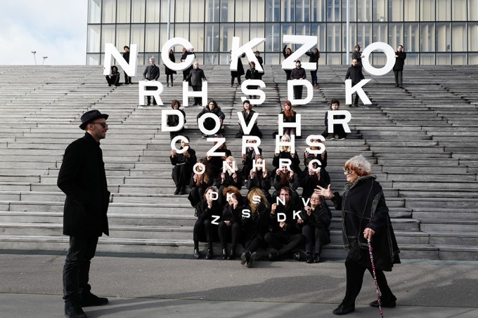 映画『顔たち、ところどころ』アニエス・ヴァルダ×芸術家JR、街に