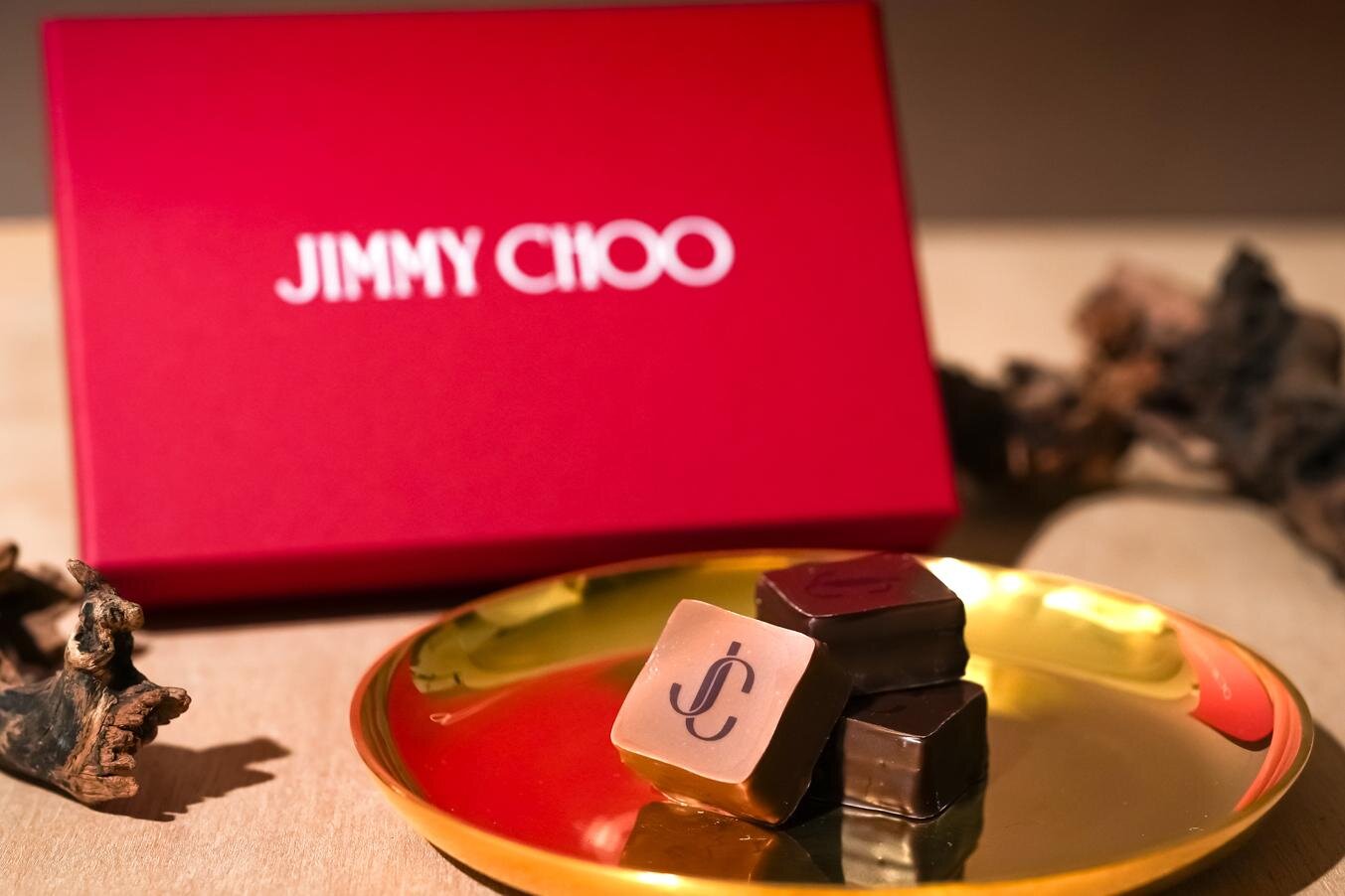 ジミー チュウのロゴ入りバレンタイン限定チョコボックス、アール