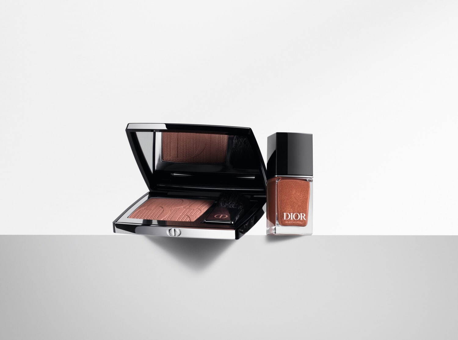 ディオール23年秋コスメ、限定ウォームカラーのアイシャドウ「サンク