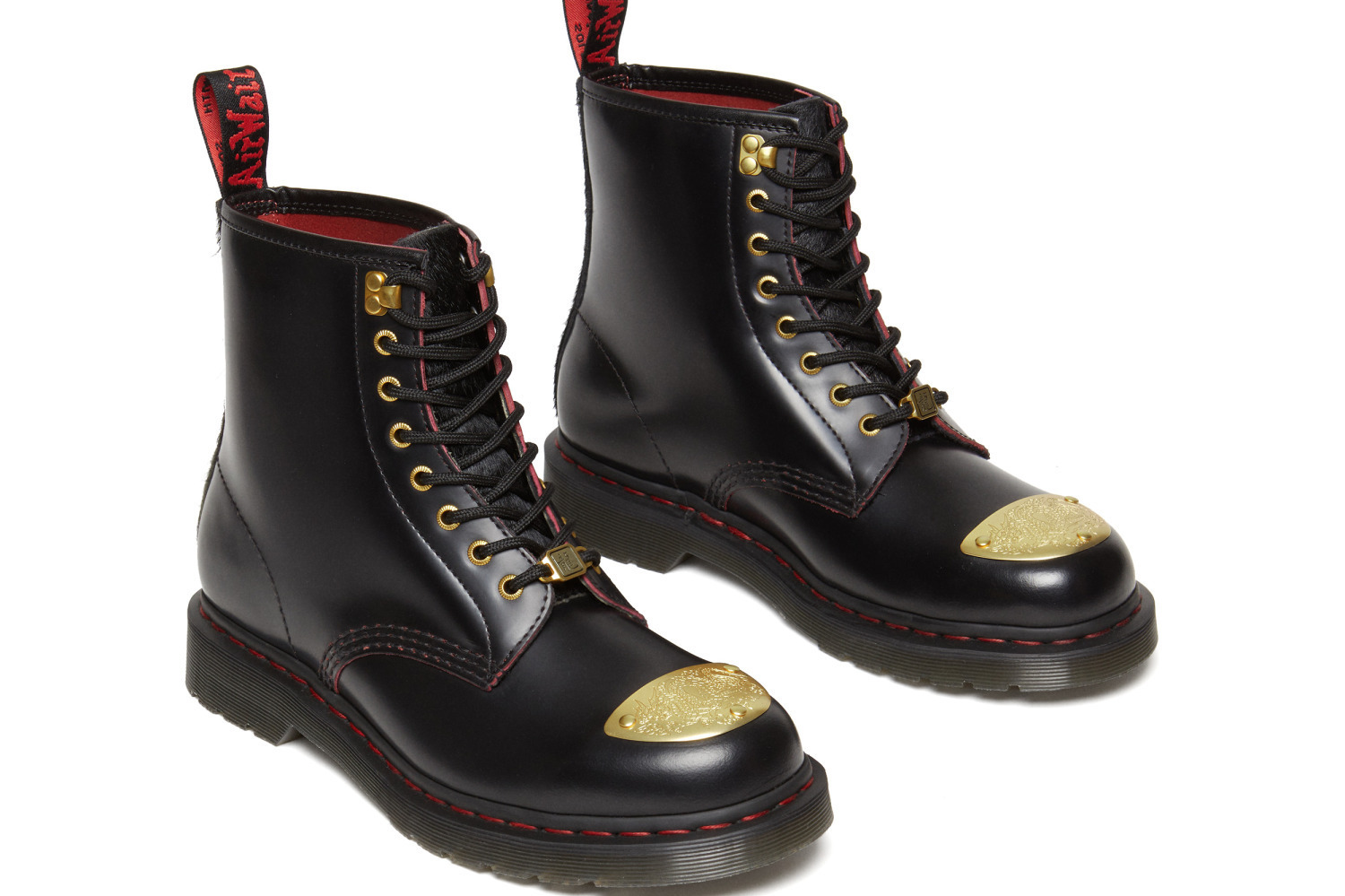 ドクターマーチン“龍のメタルプレート”を配した限定8ホールブーツ