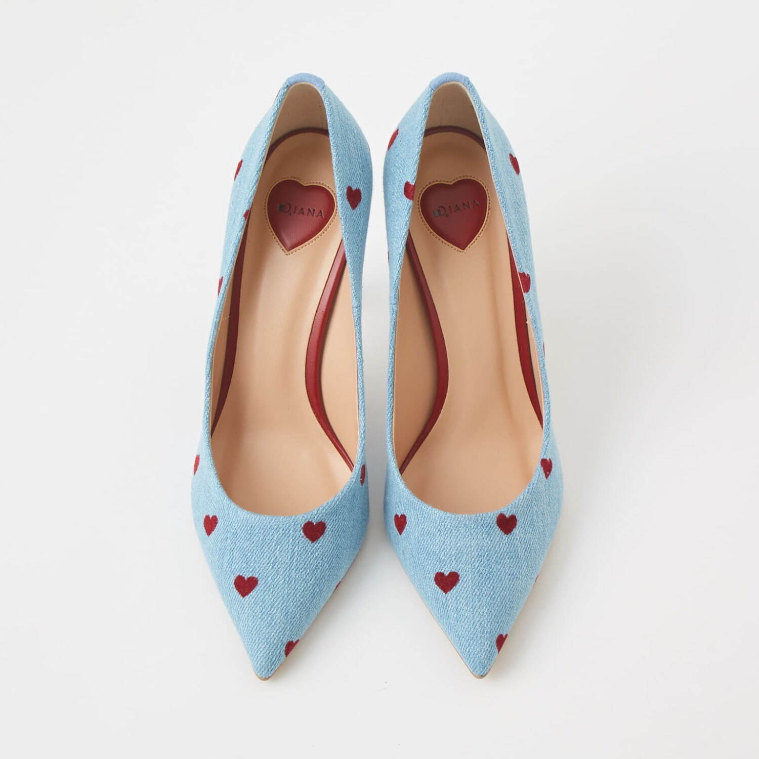 ダイアナの24年バレンタイン限定シューズ、“デニム×ハートモチーフ”の