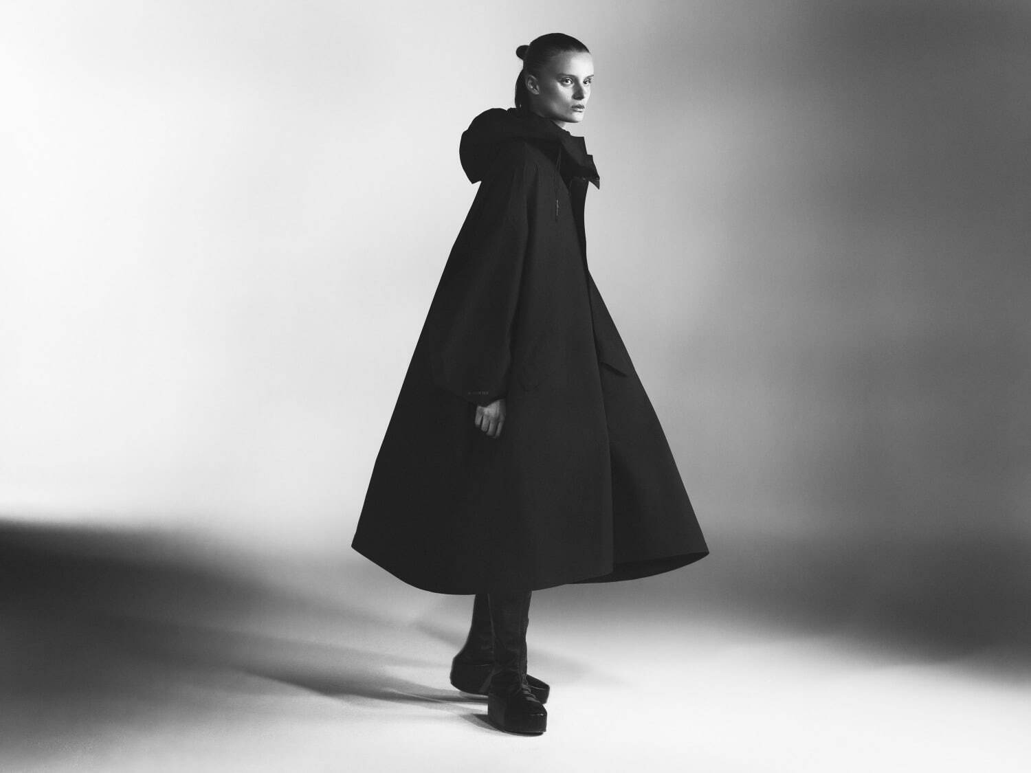 ヨウジヤマモト×アディダス“黒”の防水ウェア「Y-3 アトリエ ゴアテック