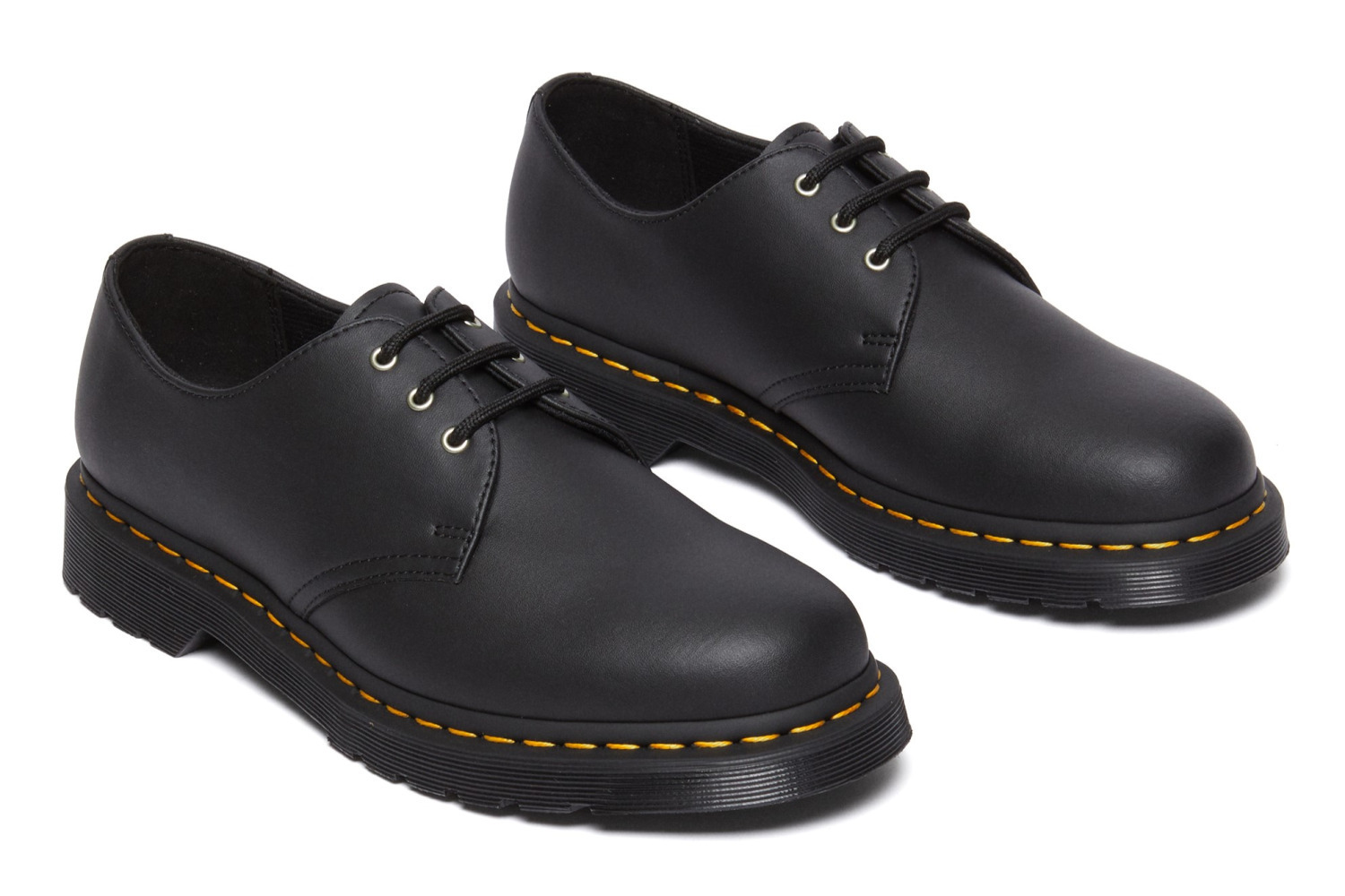 ドクターマーチン、柔らかく軽量な新素材「ジェニックス ナッパ」の