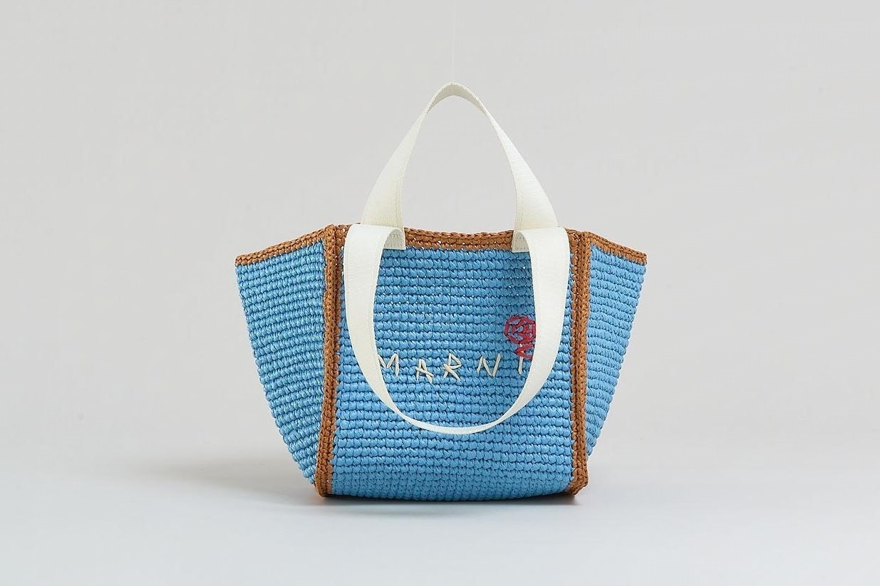 マルニの新作ウィメンズかごバッグ、“ハンドステッチ”風ブランドロゴ