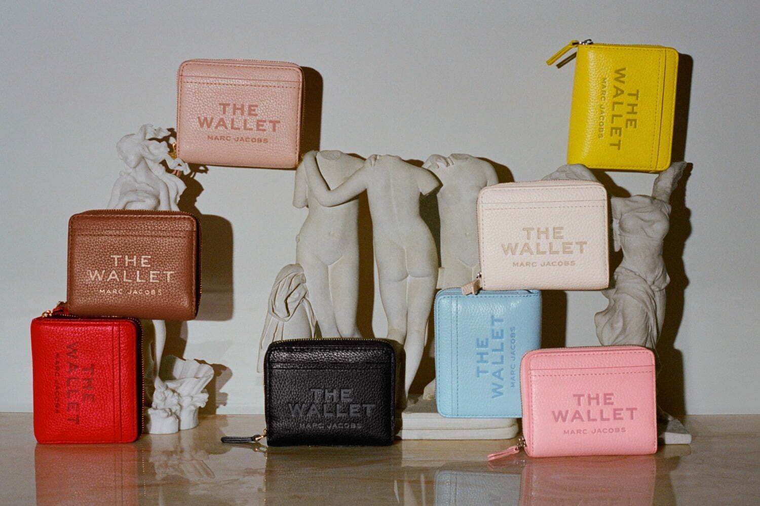 マーク ジェイコブス“ミニ財布”新色、鮮やかリボンピンク＆キャメル