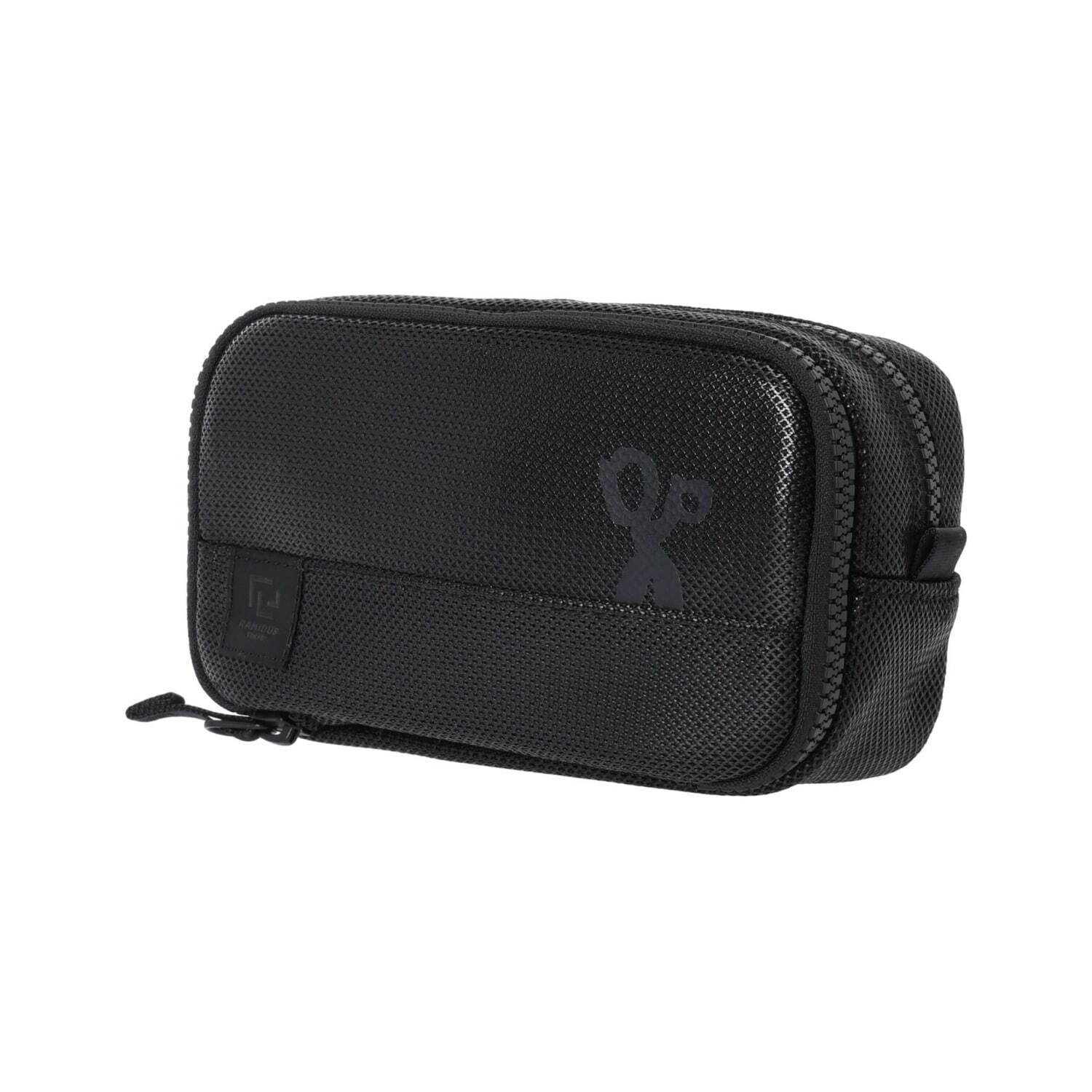 デンハム×ラミダス、“旅行におすすめ”ポーチにもなる巾着バッグや2WAY