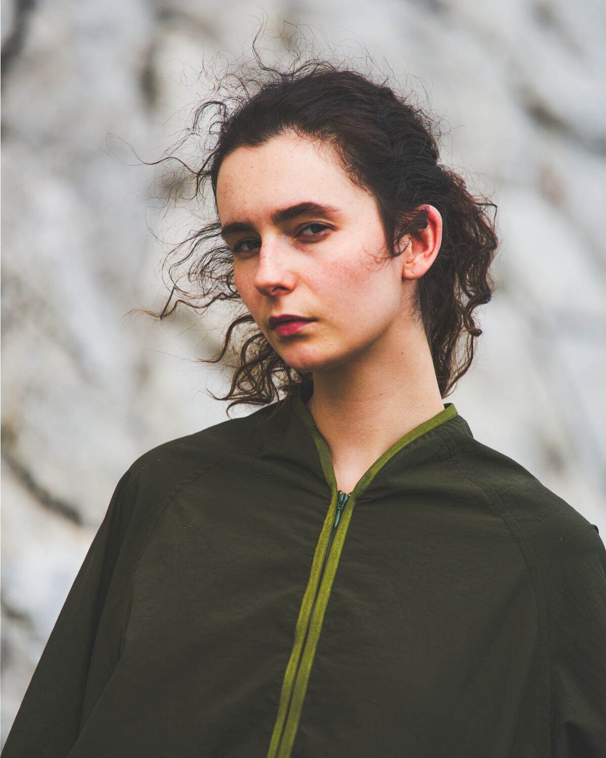 チェイスの撥水ナイロンシャツ、ウィズム限定“カーキカラー”＆ハーフ