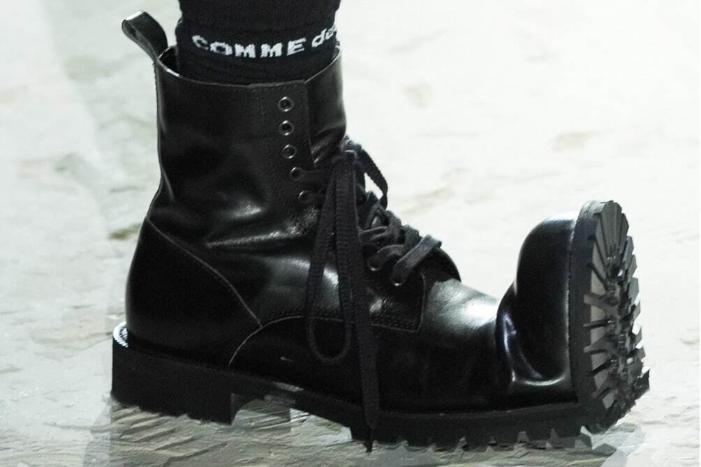 コム デ ギャルソン・オム プリュス“つま先を折り曲げた”シューズ