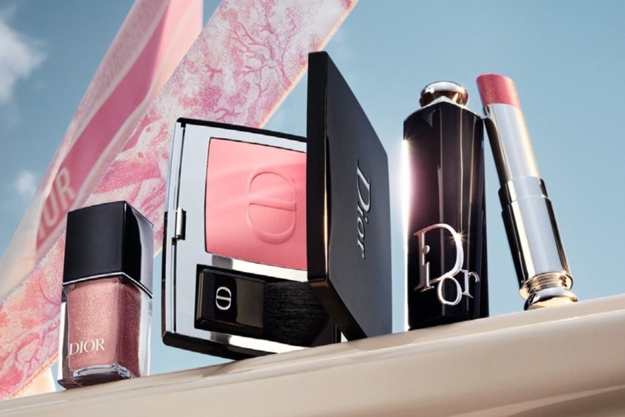 ディオール「夏のピンク」メイク、花びらピーチチーク＆一輪のバラ風