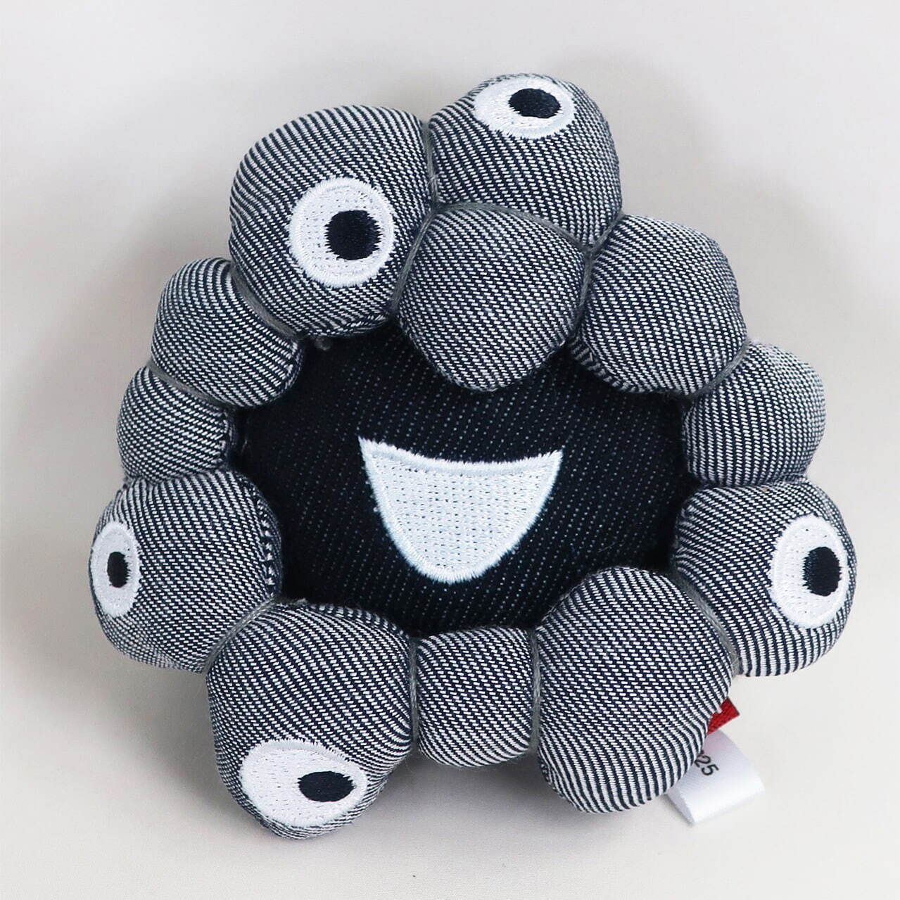 エドウイン×「ミャクミャク」“デニム”ぬいぐるみやバッグなど、大阪