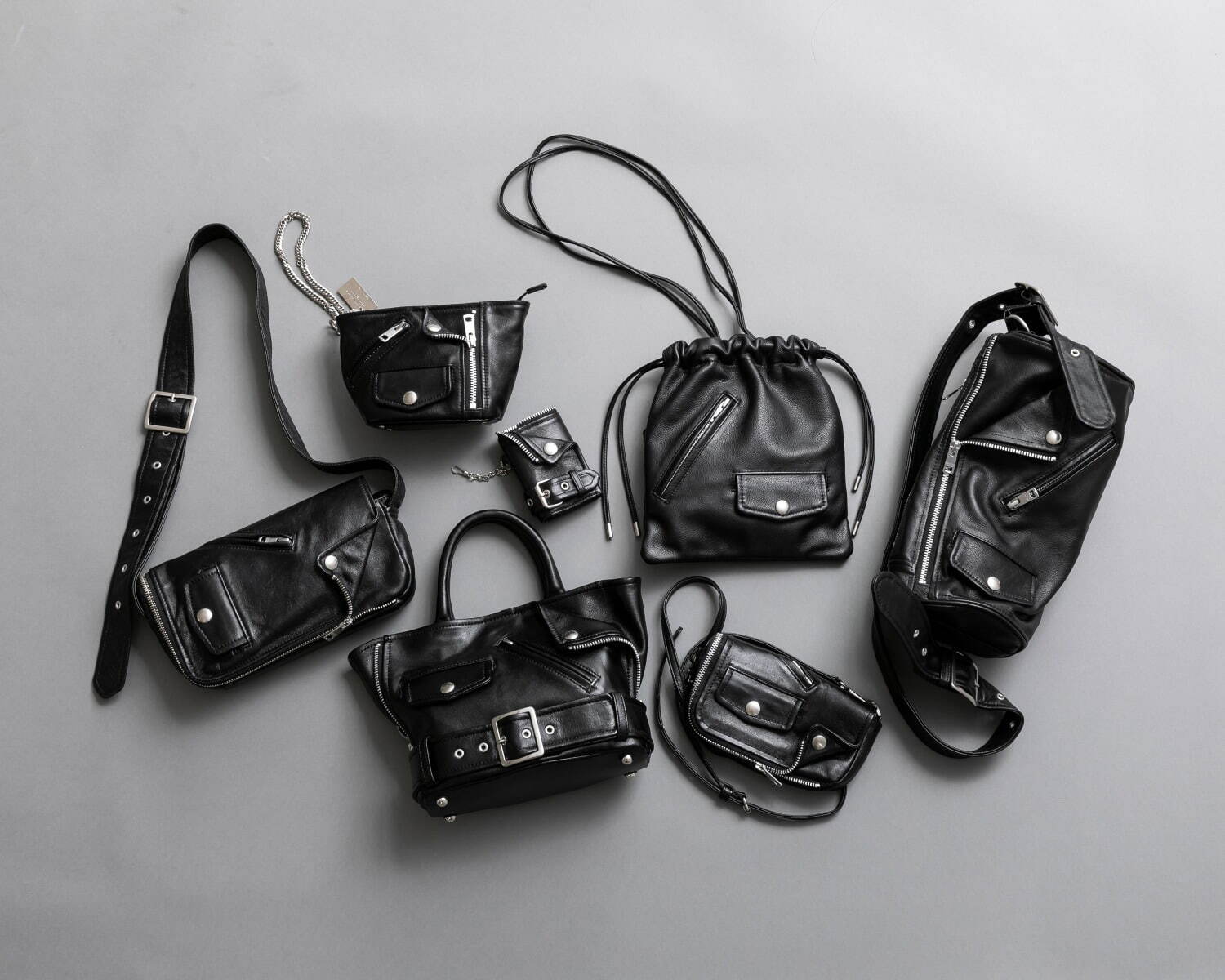 ビューティフルピープル「ライダースバッグ」新作、革ジャン風の巾着