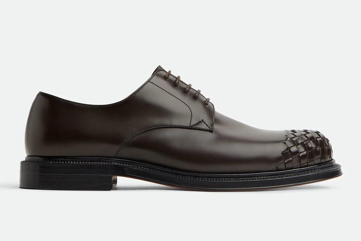 ボッテガ・ヴェネタ「イントレチャート」トゥのメンズレザーシューズ