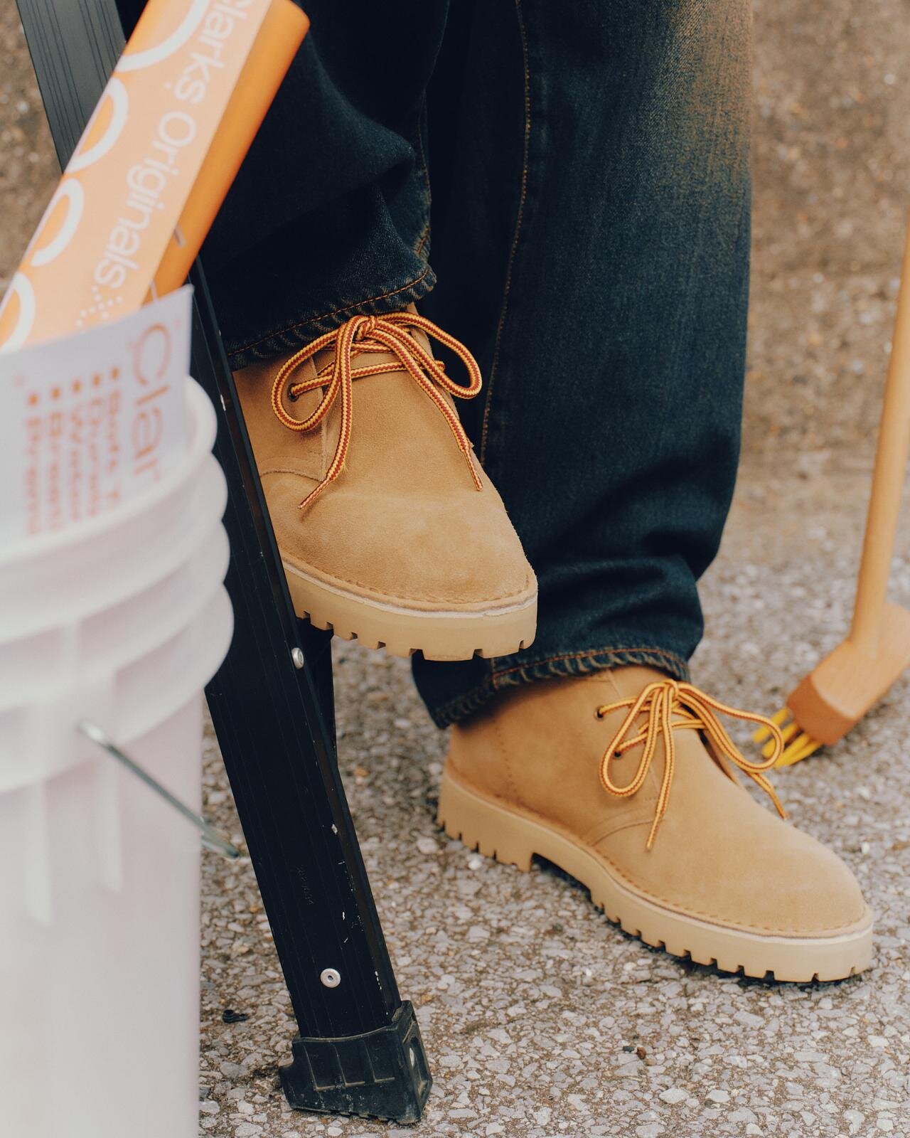 クラークス オリジナルズ×ビームスのシューズ、「デザートブーツ」が