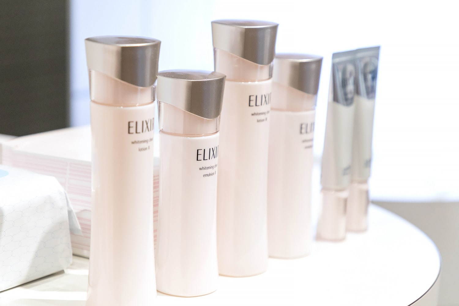 美白＆エイジングケア「エリクシール ホワイト」が進化、新成分配合の