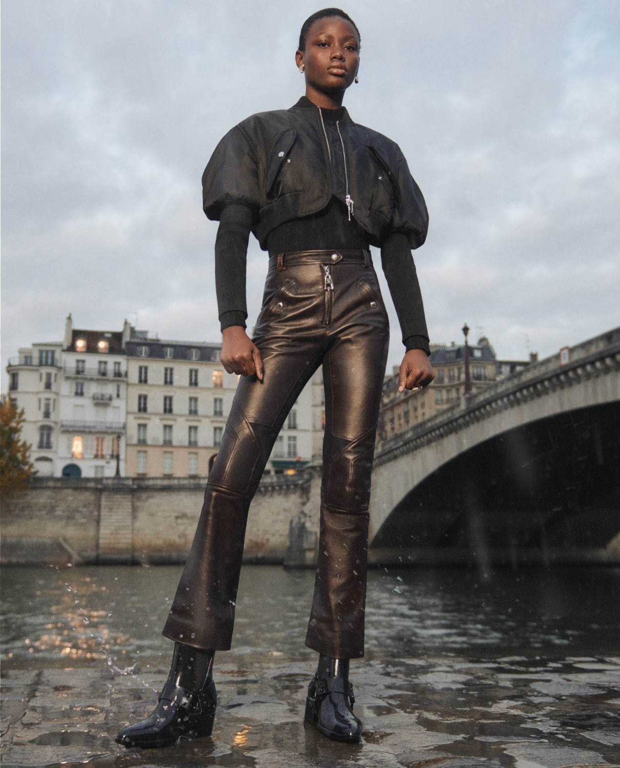 ルイ・ヴィトン新作レインシューズ、“モノグラム・フラワー”ヒールの