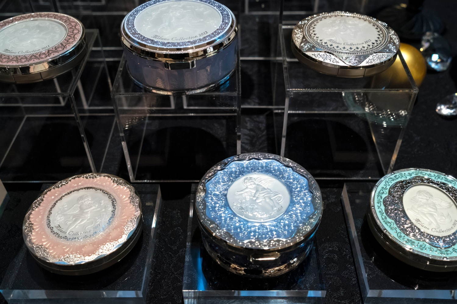 カネボウ化粧品 ミラノコレクション2020、煌めくステンドグラス×天使を